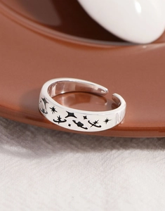 Detailansicht S925 Sterling Silber Ring mit Vintage schwarzen Sternen und Planetenmustern