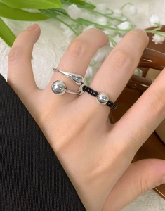 Detail of S925 sterling silver water drop open ring and black bead elastic ring set