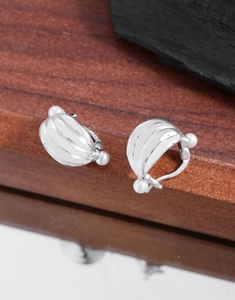 Detailed view of S925 sterling silver hoop earrings with shell texture and silver beads