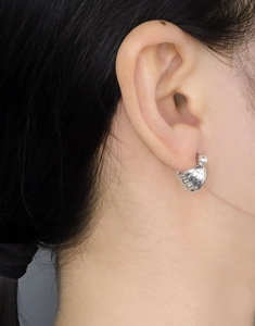 Close-up of S925 sterling silver shell earrings with elegant ribbed texture on earlobe