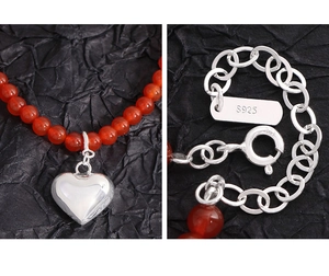 Vue détaillée du pendentif cœur en argent S925 et du collier en perles d'agate rouge
