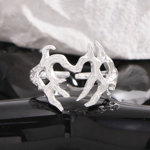 Anello a cuore minimalista in argento sterling S925 con trama lavica e metallo liquido