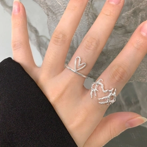 Anello cuore in argento sterling S925 con trama lava fusa e design in metallo liquido