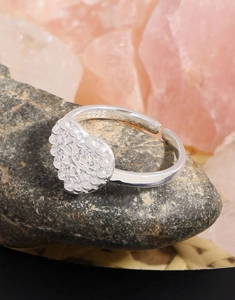 Macro shot of S925 sterling silver heart ring showing the inner S925 hallmark stamp