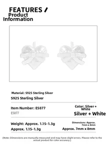 Détail macro de boucles d'oreilles cœur en argent S925 avec nœud et dimensions