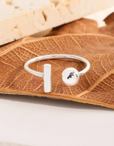 Macro shot of S925 sterling silver ring showing T-bar and bead detail with S925 engraving