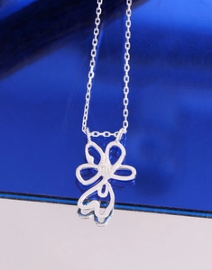 Macro shot of S925 sterling silver heart-shaped floral pendant with hallmark stamp