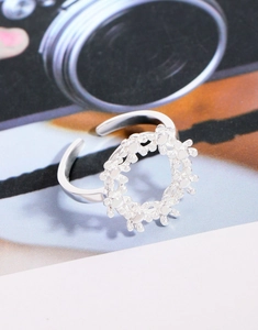 Detail of the silver floral open ring featuring artistic coral texture and镂空 design