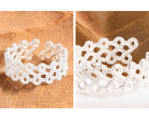 Detailed close-up of S925 sterling silver ring with intricate hollow braided texture