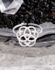 Detail of S925 sterling silver open ring with hollow heart-shaped weaving design