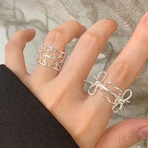 Anello largo traforato in argento S925 e anello con fiocco per donna stile sobrio