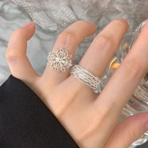 S925 sterling silver ring set featuring minimalist bands and hollow flower design