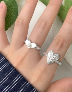 Detail of S925 sterling silver heart ring with pearl and engraved star patterns