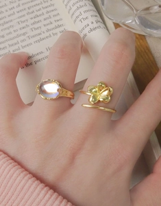 Detailed close-up of S925 silver flower ring and iridescent moonstone gold-plated ring