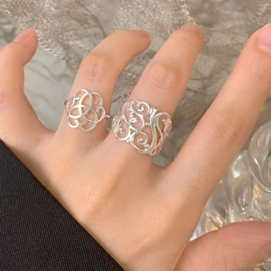 S925 sterling silver hollow heart ring with vintage bohemian pattern on model