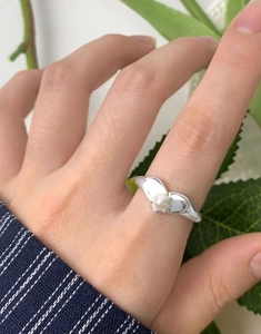 Close-up of minimalist S925 silver heart ring featuring a central white round pearl