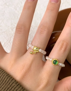 Detailed close-up of S925 silver beaded rings with cat charm and green agate gemstone
