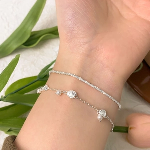 Bracelet double rang en argent 925 avec pendentifs coquillages et perles blanches