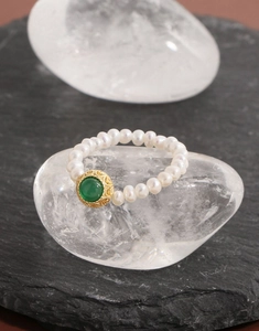 Detailed view of S925 silver ring with freshwater pearls and green agate on crystal stone