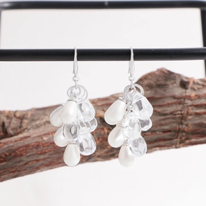Boucles d'oreilles élégantes en argent S925 avec perles blanches et gouttes d'eau