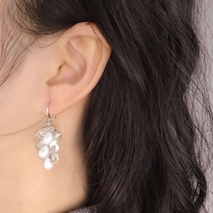 Boucles d'oreilles grappe en argent S925 avec perles blanches et perles facettées