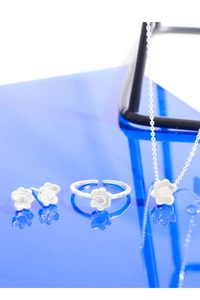 Set gioielli minimalista in argento S925 con collana floreale, orecchini e anello