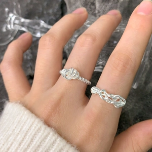 Minimalist S925 sterling silver irregular crossover knot ring on a model's finger