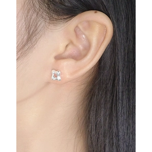 Boucles d'oreilles minimalistes en argent S925 avec design étoile creuse en métal liquide