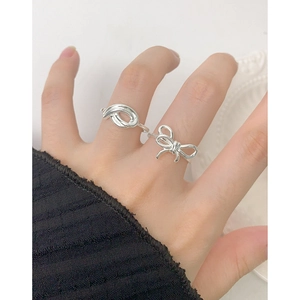 Set of two S925 sterling silver rings with twisted knot and delicate bow designs