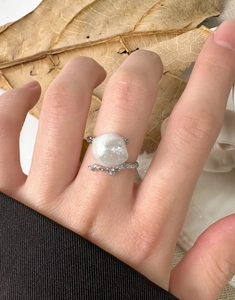 Macro shot of S925 silver ring with branch texture and a large baroque pearl