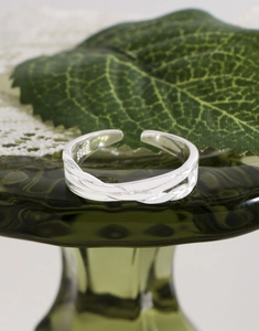 Detailed view of S925 sterling silver stamp on the inner band of the twisted ring