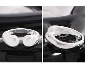 Dettaglio del marchio S925 sulla fascia interna dell'anello a goccia minimalista in argento