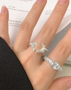 Close-up of S925 silver heart ring with sunburst lines and zircon band on model hand