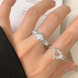 S925 sterling silver oval zircon ring with hammer texture and radial sunburst design