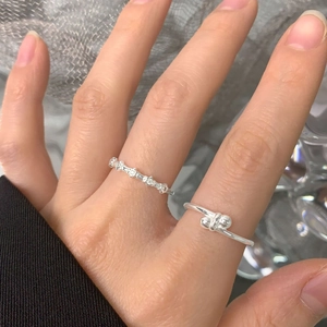 Anello aperto in argento sterling S925 con sfere e fascia con zirconi scintillanti