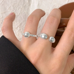 Anello minimalista in argento sterling S925 con perle geometriche a goccia lucide