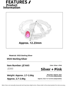 Détail de la bague en argent S925 avec zircon rose et anneau irrégulier au fini liquide