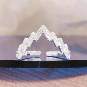 Minimalistischer verstellbarer V-Ring aus S925 Sterlingsilber im Berg-Design
