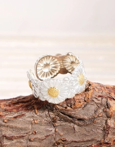 Macro shot of S925 sterling silver ring showing detailed white and yellow daisy petals