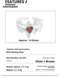 Détail de la bague en argent 925 avec zircon coeur brun et texture martelée élégante
