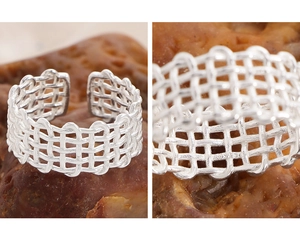 Macro detail of S925 sterling silver mesh woven ring showing intricate texture and hallmark