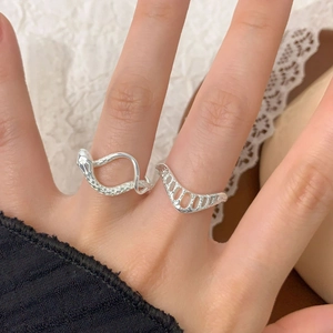 Silver S925 snake ring set with textured open design and V-shaped hollow ring for women
