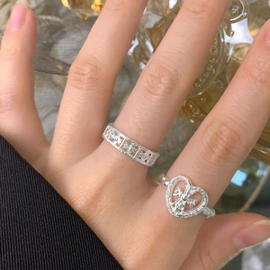 S925 sterling silver heart ring set with textured band and cross star cutouts