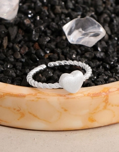 Macro detail of silver S925 heart ring with matte finish and twisted rope band texture