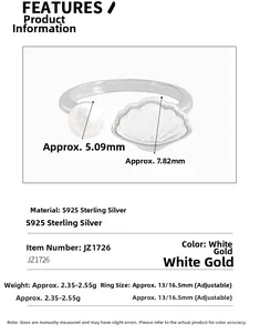 Dettaglio dell'anello in argento sterling S925 con perla naturale ed elementi in conchiglia