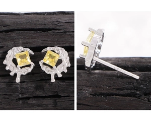 Foto macro de pendientes de plata S925 irregulares con circonitas amarillas cuadradas