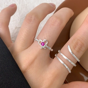 Elegant S925 silver heart ring with magenta zircon and irregular textured band