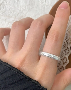 Detailed view of an S925 silver starburst ring with three sparkling zircon stones