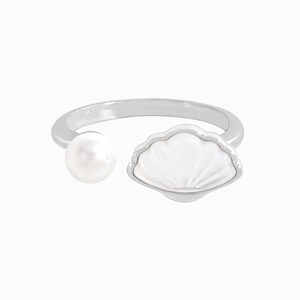 Anello aperto in argento S925 con accento di conchiglia naturale e perla bianca