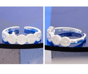 Detailed view of S925 sterling silver daisy ring with floral texture and hallmark
